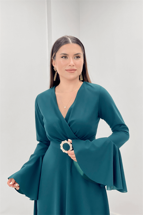 Krep Kumaş Kolları Volan Detaylı Maxiboy Abiye Elbise - ZÜMRÜT YEŞİL