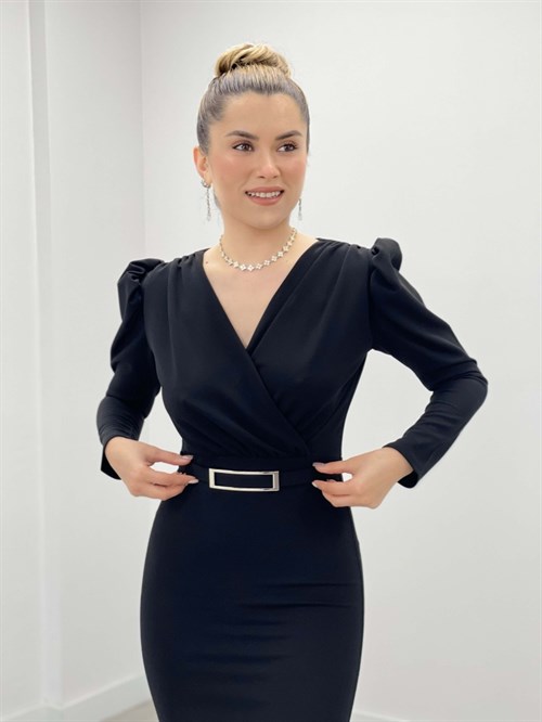 فستان سمكي ذو الياقة المزدوجة من قماش الكريب