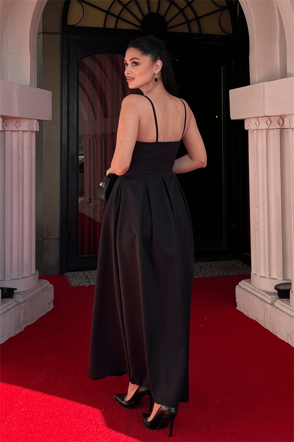 Krep Kumaş Pile Detaylı Elbise - SİYAH