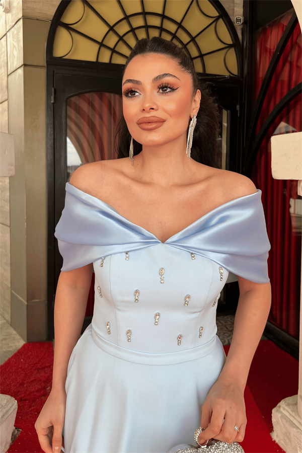 Krep Kumaş Taş Detaylı Midi Elbise - BEBE MAVİSİ