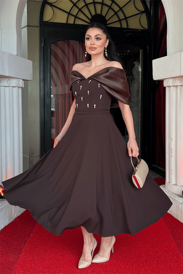 Krep Kumaş Taş Detaylı Midi Elbise - KAHVERENGİ