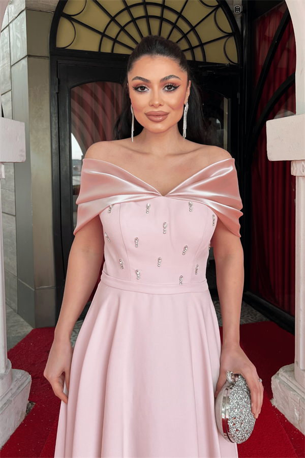 Krep Kumaş Taş Detaylı Midi Elbise - PUDRA