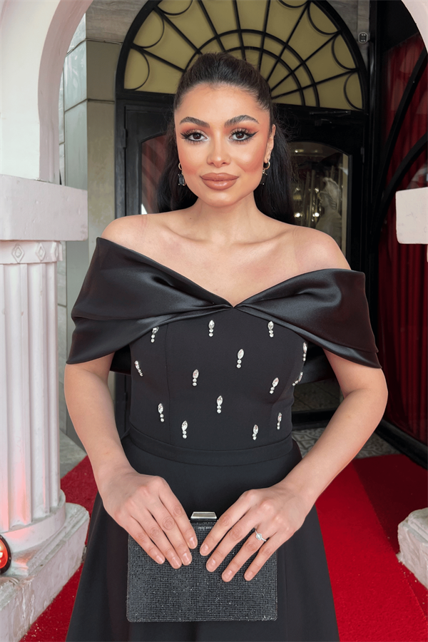 Krep Kumaş Taş Detaylı Midi Elbise - SİYAH