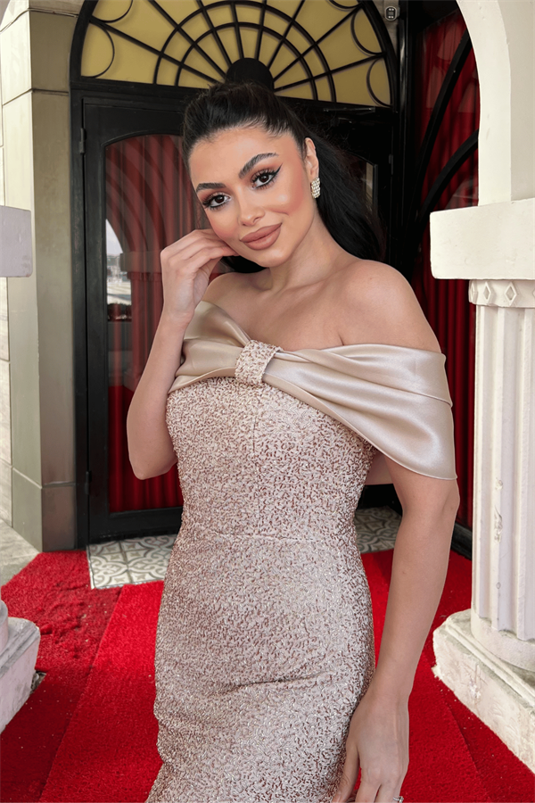 Payet Kumaş Saten Kayık Yaka Kalem Elbise - GOLD