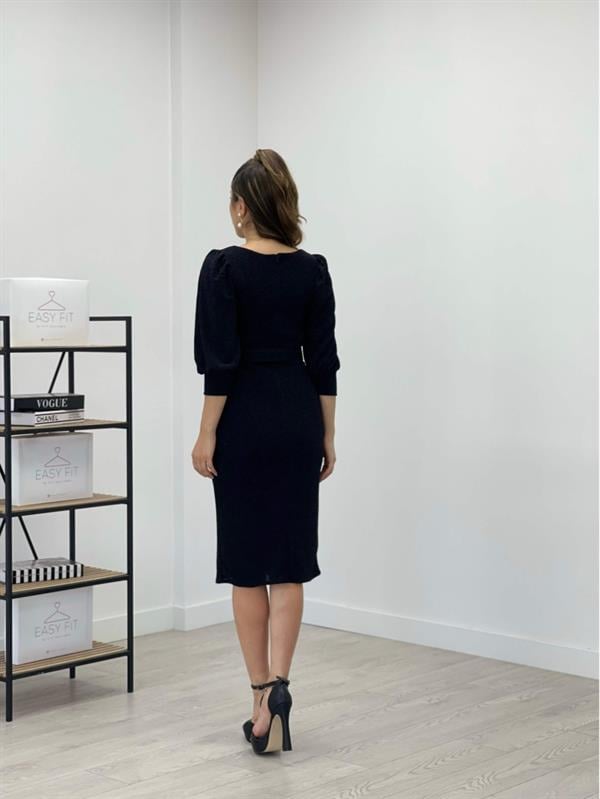 فستان شكل قلم رصاص بتفاصيل بالون بأكمام قماش متلألئة