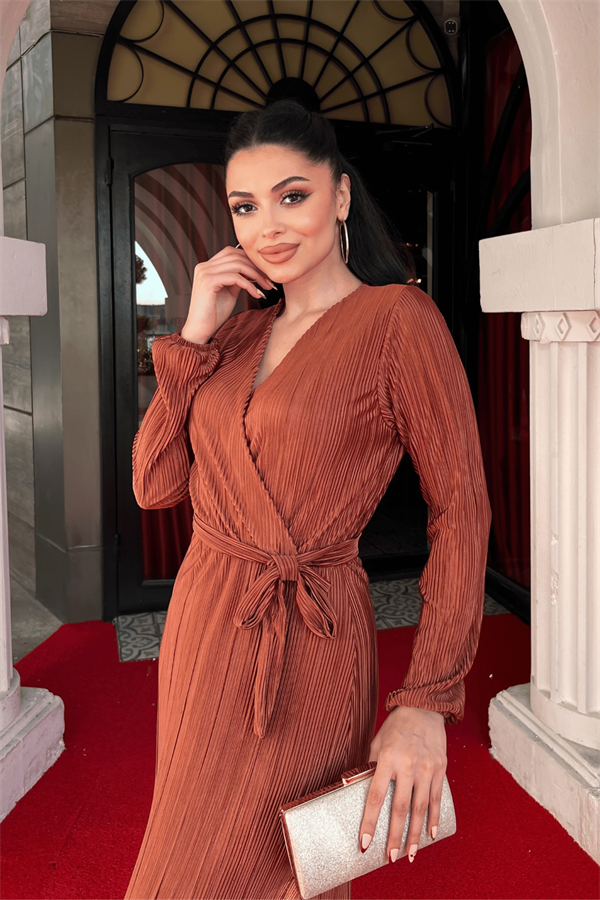 Pliseli Kuşaklı Elbise - KAHVERENGİ