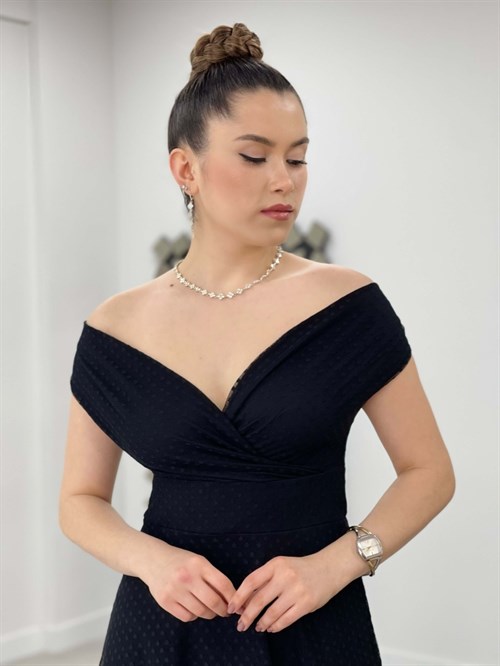 فستان بياقة على شكل قارب مفصل منقطة - الأسود