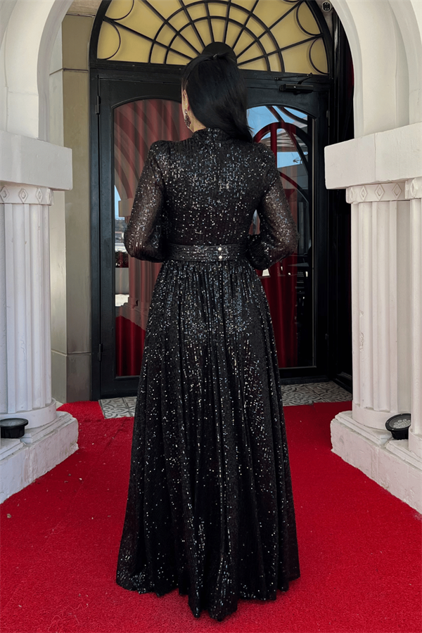 Pul Tül Payet Kumaş Büzgü Detaylı Kiloş Elbise - SİYAH