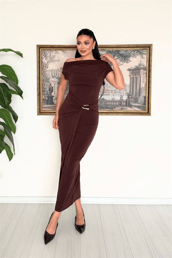 Sandy Kumaş Toka Detaylı Elbise - KAHVERENGİ