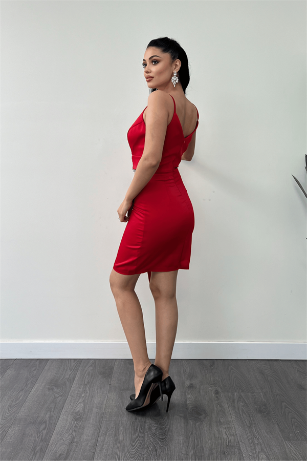 Saten Kumaş Boncuk Detaylı Elbise - KIRMIZI