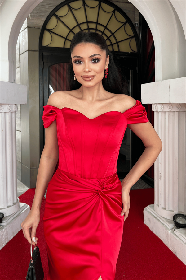 Saten Kumaş Drapeli Düşük Omuz Abiye Elbise - KIRMIZI
