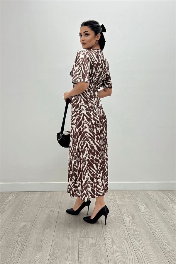 Saten Kumaş Göğsü  Büzgü Detaylı Elbise - KAHVERENGİ