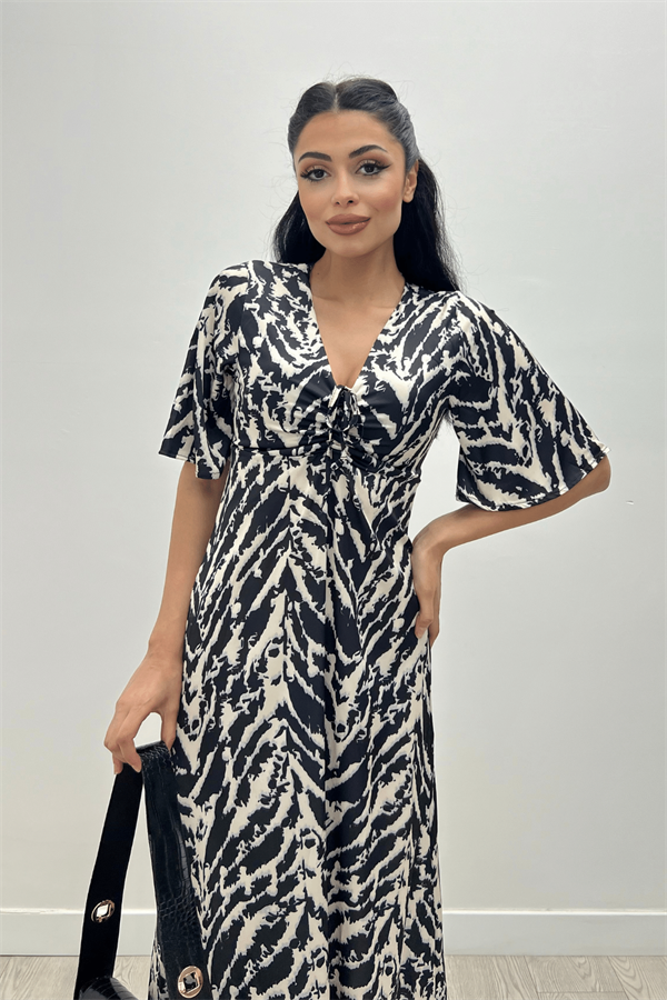 Saten Kumaş Göğsü  Büzgü Detaylı Elbise - SİYAH