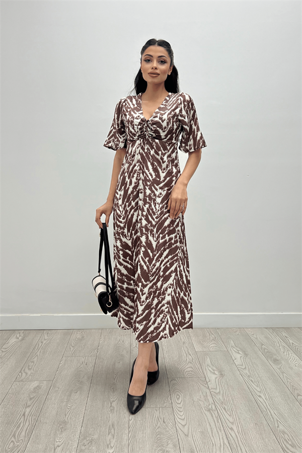 Saten Kumaş Göğsü  Büzgü Detaylı Elbise - KAHVERENGİ