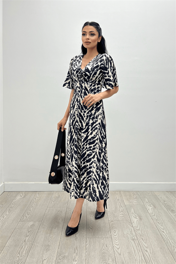 Saten Kumaş Göğsü  Büzgü Detaylı Elbise - SİYAH