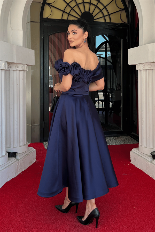 Saten Kumaş Gül Detaylı Midi Elbise - LACİVERT