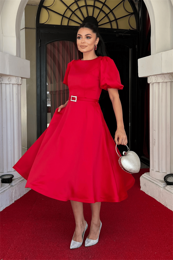 فستان ميدي بحزام من قماش الساتان - أحمر