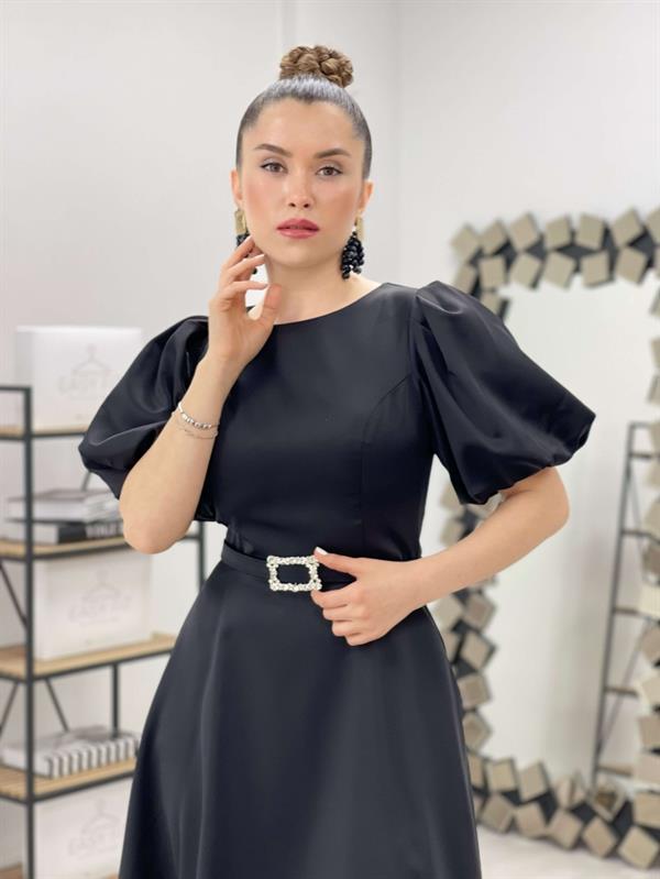 فستان ميدي بحزام من قماش الساتان - الأسود