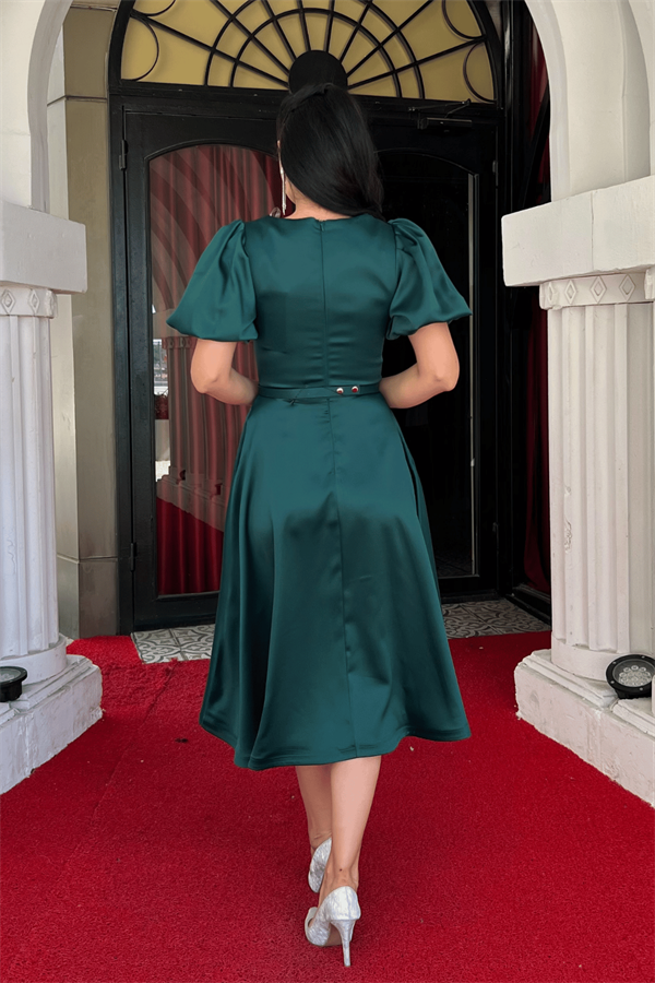 فستان ميدي بحزام من قماش الساتان - الزمرد الأخضر
