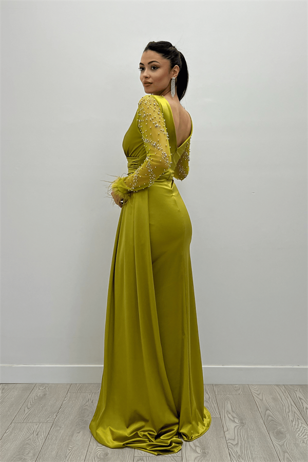 Saten Kumaş Kolları Otrişli Boncuk Detaylı Balık Elbise - YEŞİL