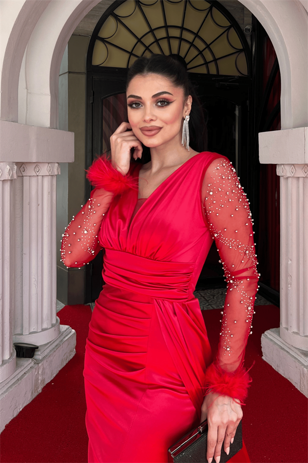Saten Kumaş Kolları Otrişli Boncuk Detaylı Balık Elbise - KIRMIZI