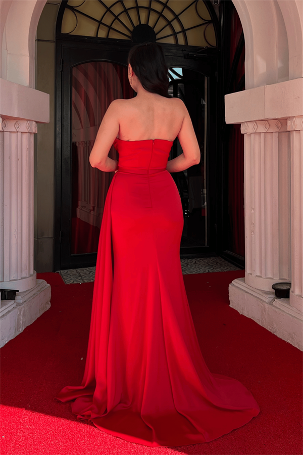 Saten Kumaş Straplez Şal Detaylı Abiye Elbise - KIRMIZI