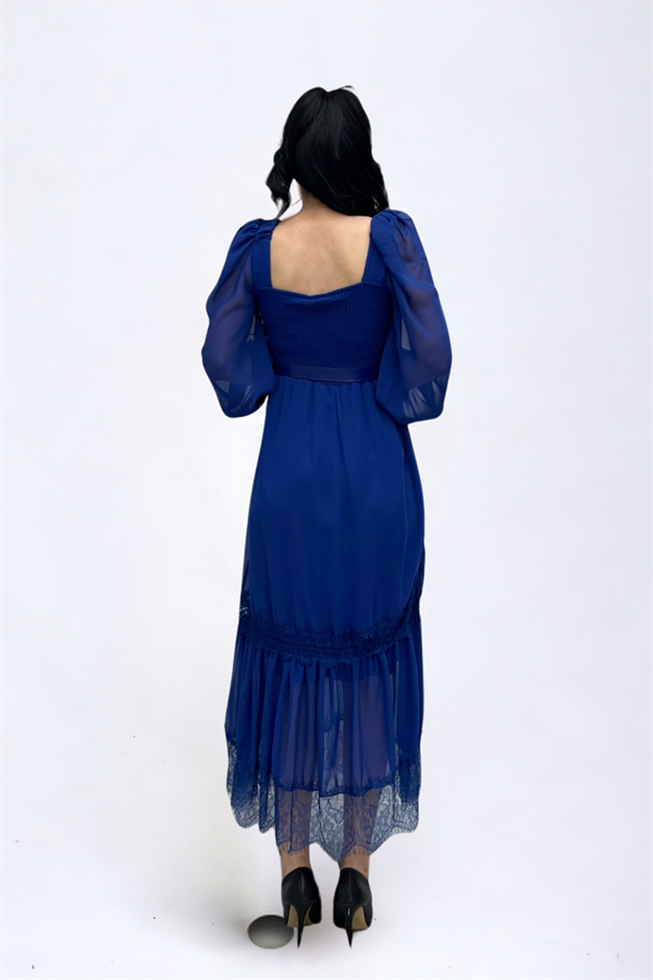 Şifon Kumaş Büzgü Dantel Detaylı Midi Elbise - SAKS MAVİ