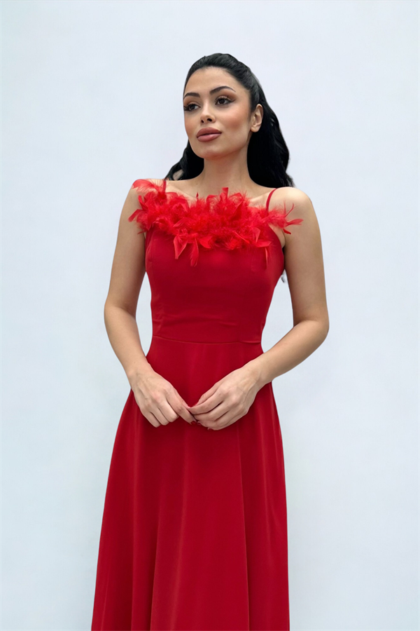 Şifon Kumaş Tüy Detaylı Sırt Dekolteli Abiye Elbise - KIRMIZI