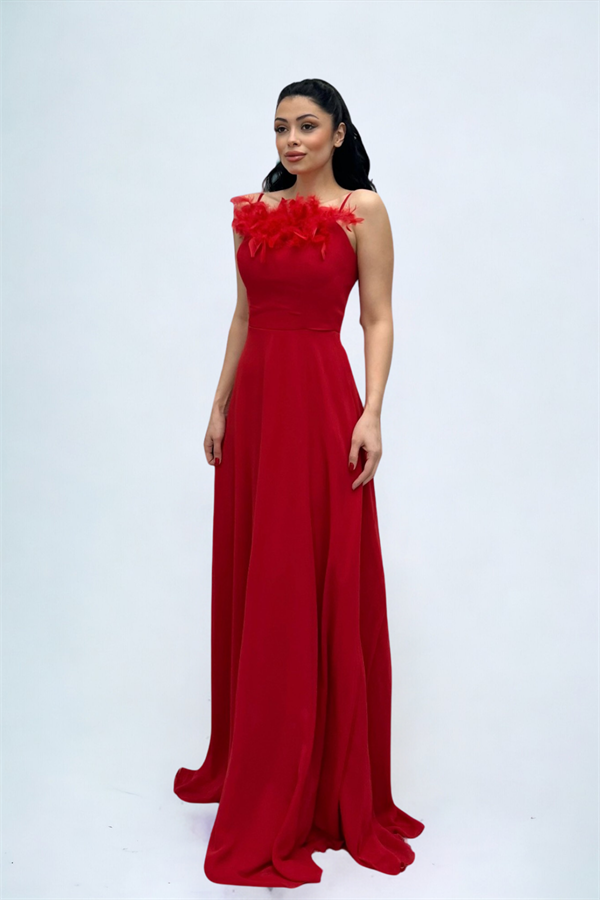 Şifon Kumaş Tüy Detaylı Sırt Dekolteli Abiye Elbise - KIRMIZI