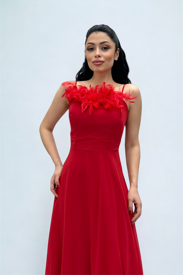 Şifon Kumaş Tüy Detaylı Sırt Dekolteli Abiye Elbise - KIRMIZI