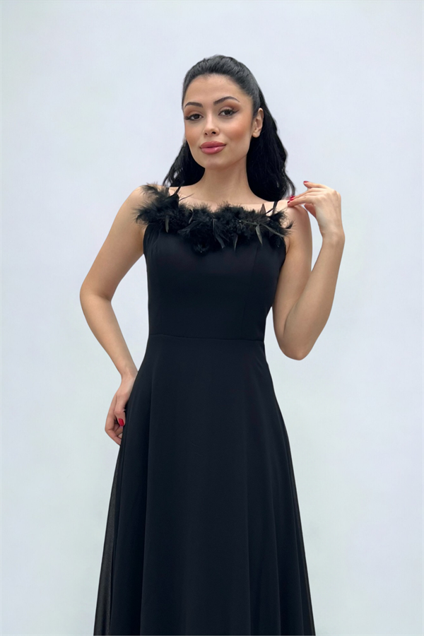 Şifon Kumaş Tüy Detaylı Sırt Dekolteli Abiye Elbise - SİYAH