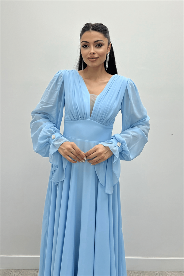 Şifon Kumaş V Yaka Büzgü Detaylı Maxi Elbise - BUZ MAVİ