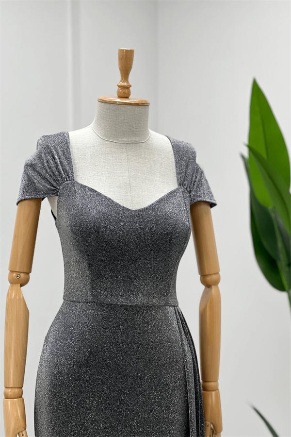 Simli Kumaş Omu Büzgülü Uzun Elbise - GÜMÜŞ