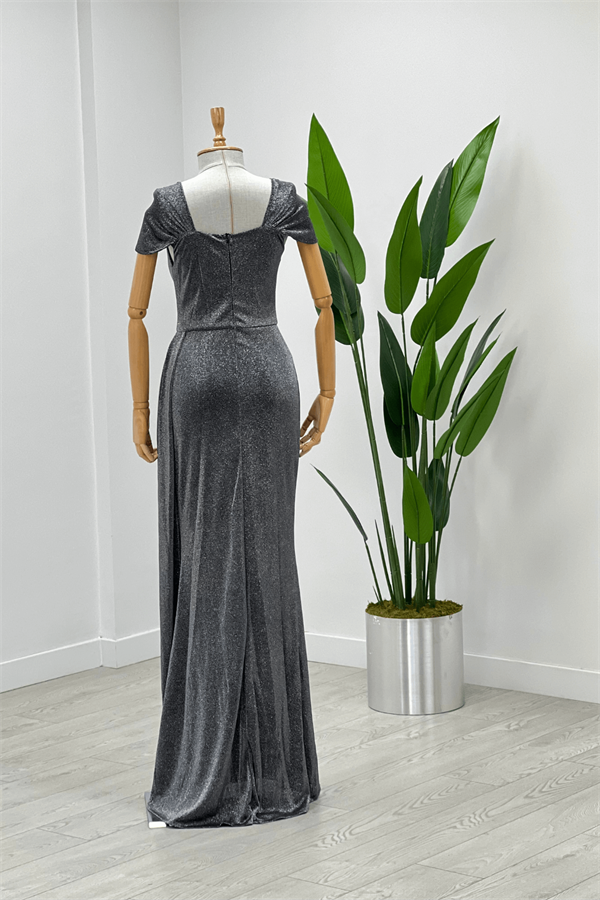 Simli Kumaş Omu Büzgülü Uzun Elbise - GÜMÜŞ