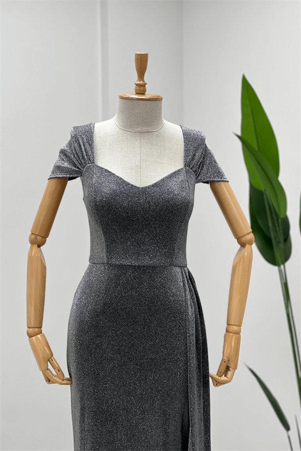 Simli Kumaş Omu Büzgülü Uzun Elbise - GÜMÜŞ