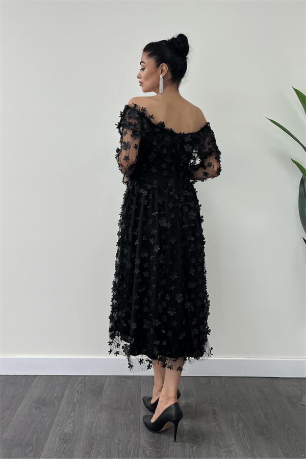 Üç Boyut Çiçekli Kumaş Kayık Yaka Midi Elbise - SİYAH