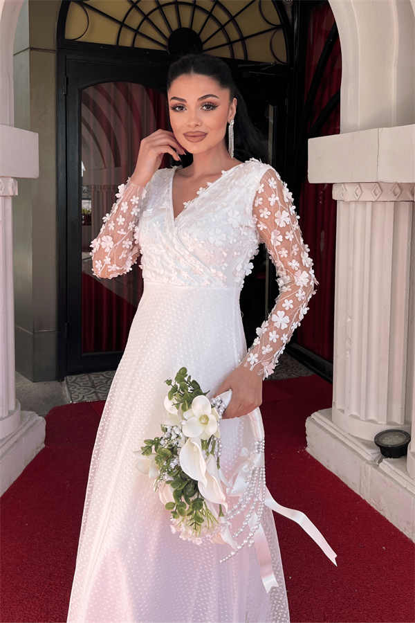 فستان زهري ثلاثي الأبعاد - الأبيض