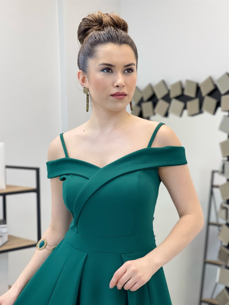 Crep Kumaş Askılı Prenses Elbise - ZÜMRÜT YEŞİLİ - Giyim Masalı