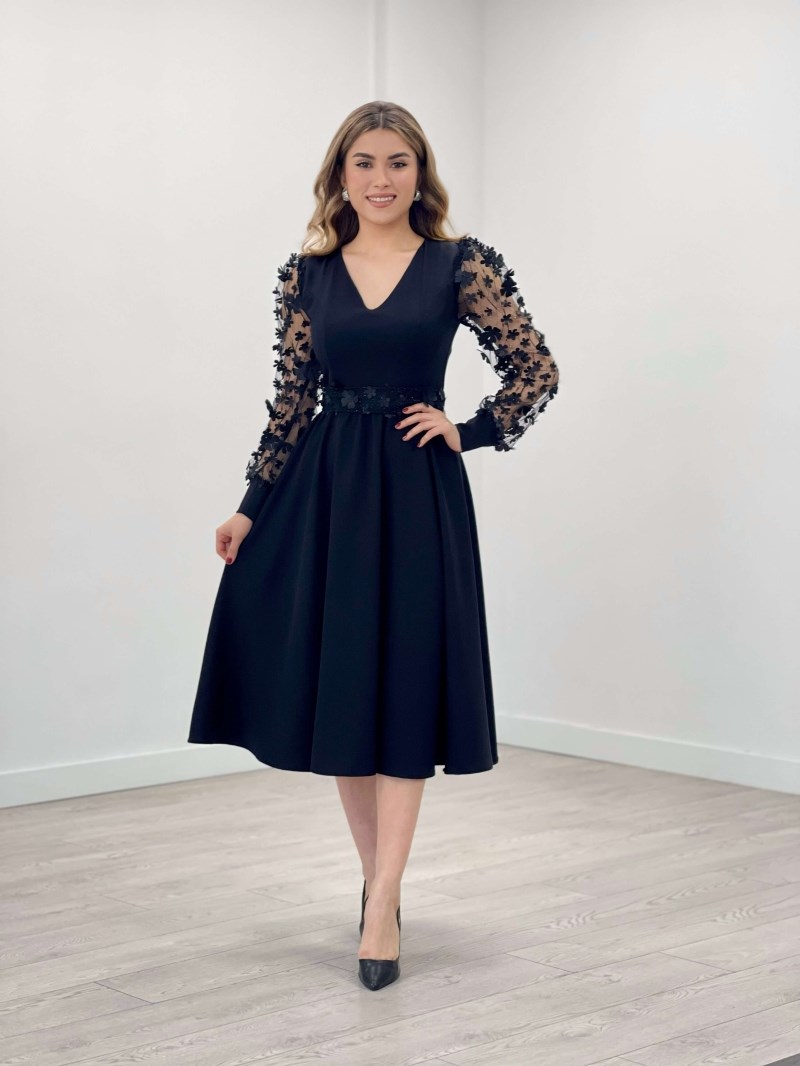 Scuba Kumaş Kolları 3 Boyutlu Çiçekli Elbise - Siyah | Giyim Masalı