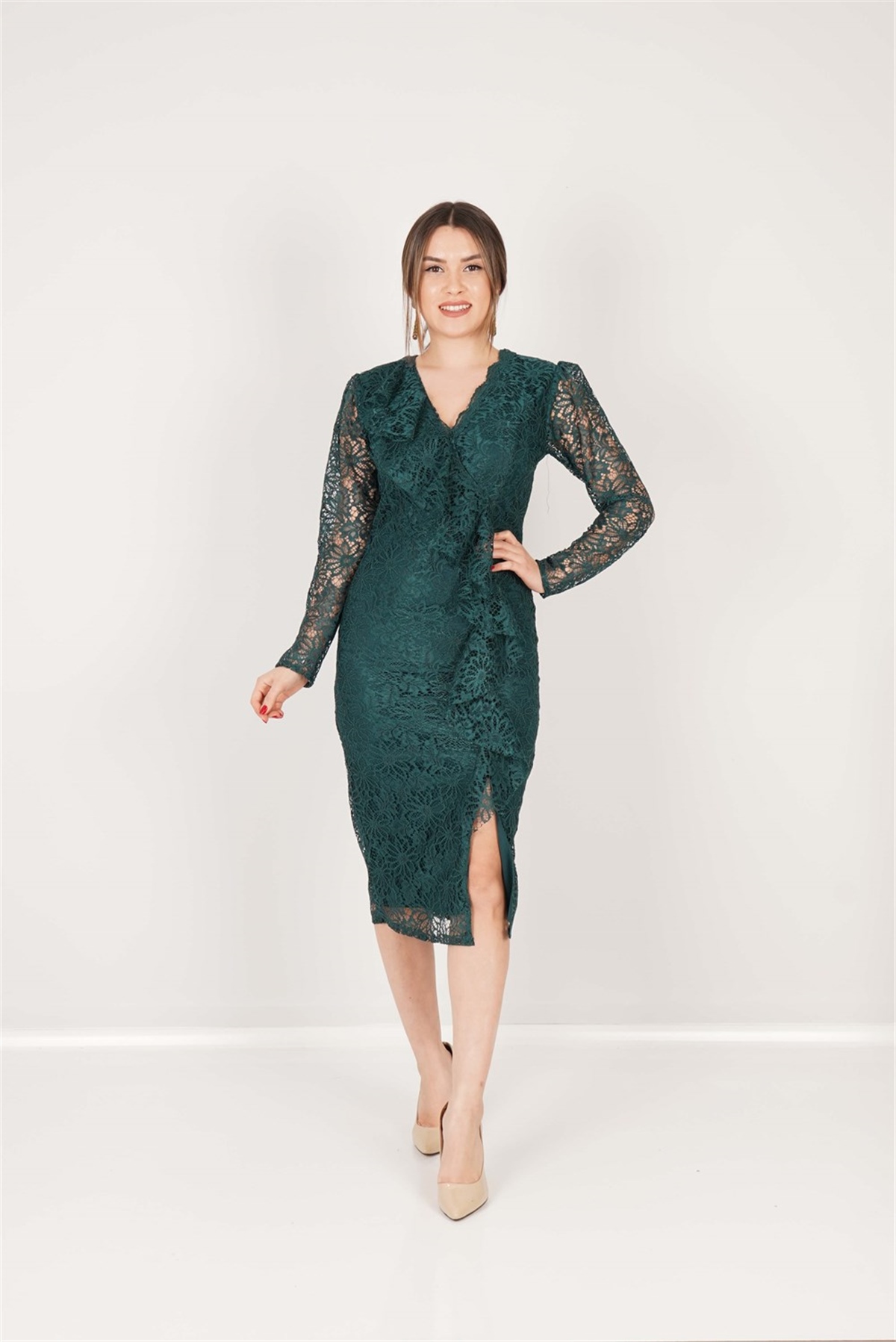 Güpür Dantel Yırtmaç Detaylı Elbise - Zümrüt Yeşil | Giyim Masalı