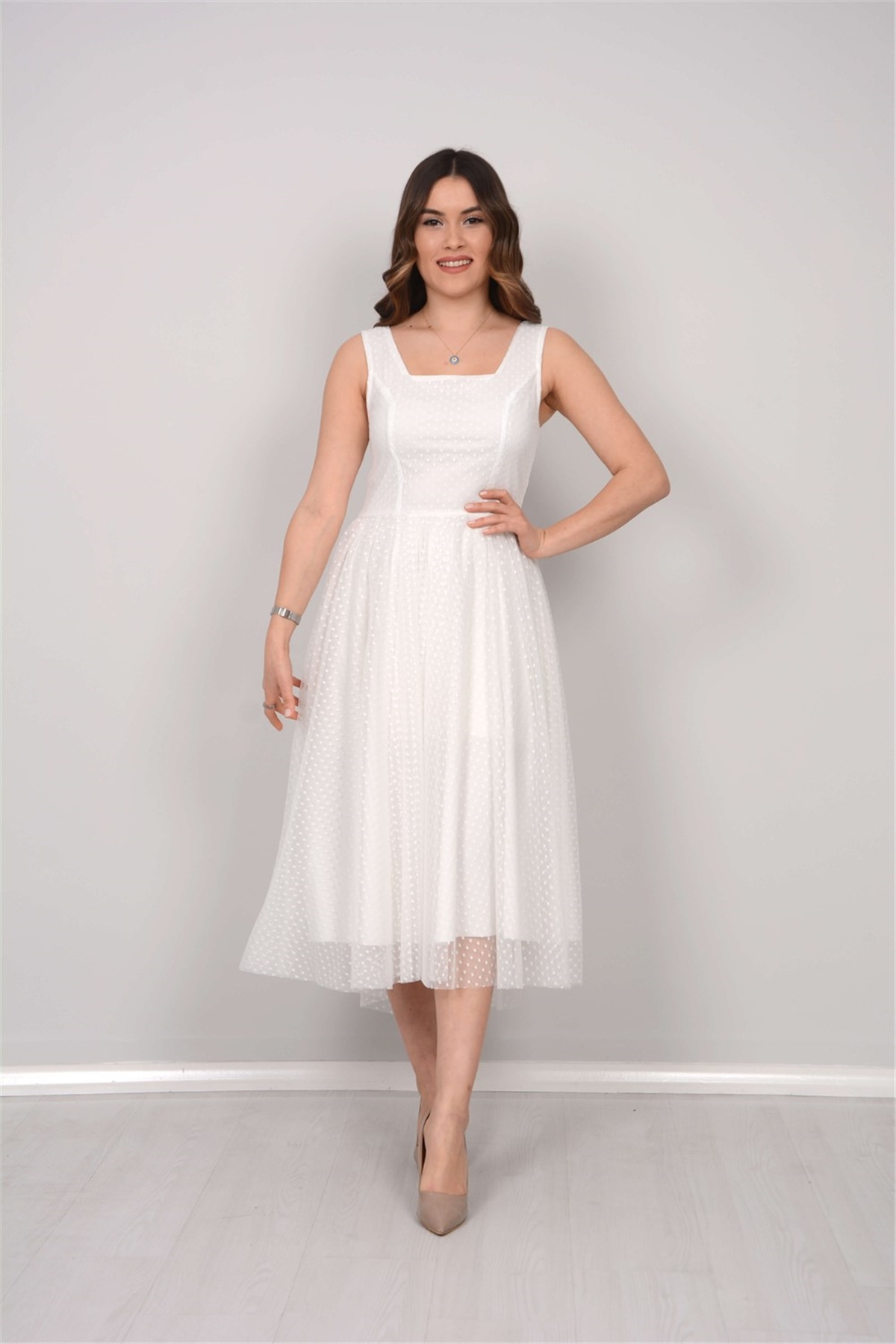 فستان من التول المنقّط بقَطع غير متماثل - الأبيض | Giyim Masalı