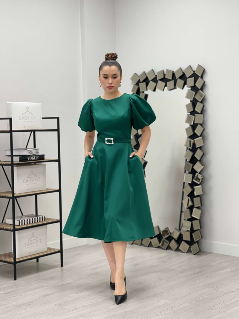 فستان ميدي بحزام من قماش الساتان - الزمرد الأخضر | Giyim Masalı