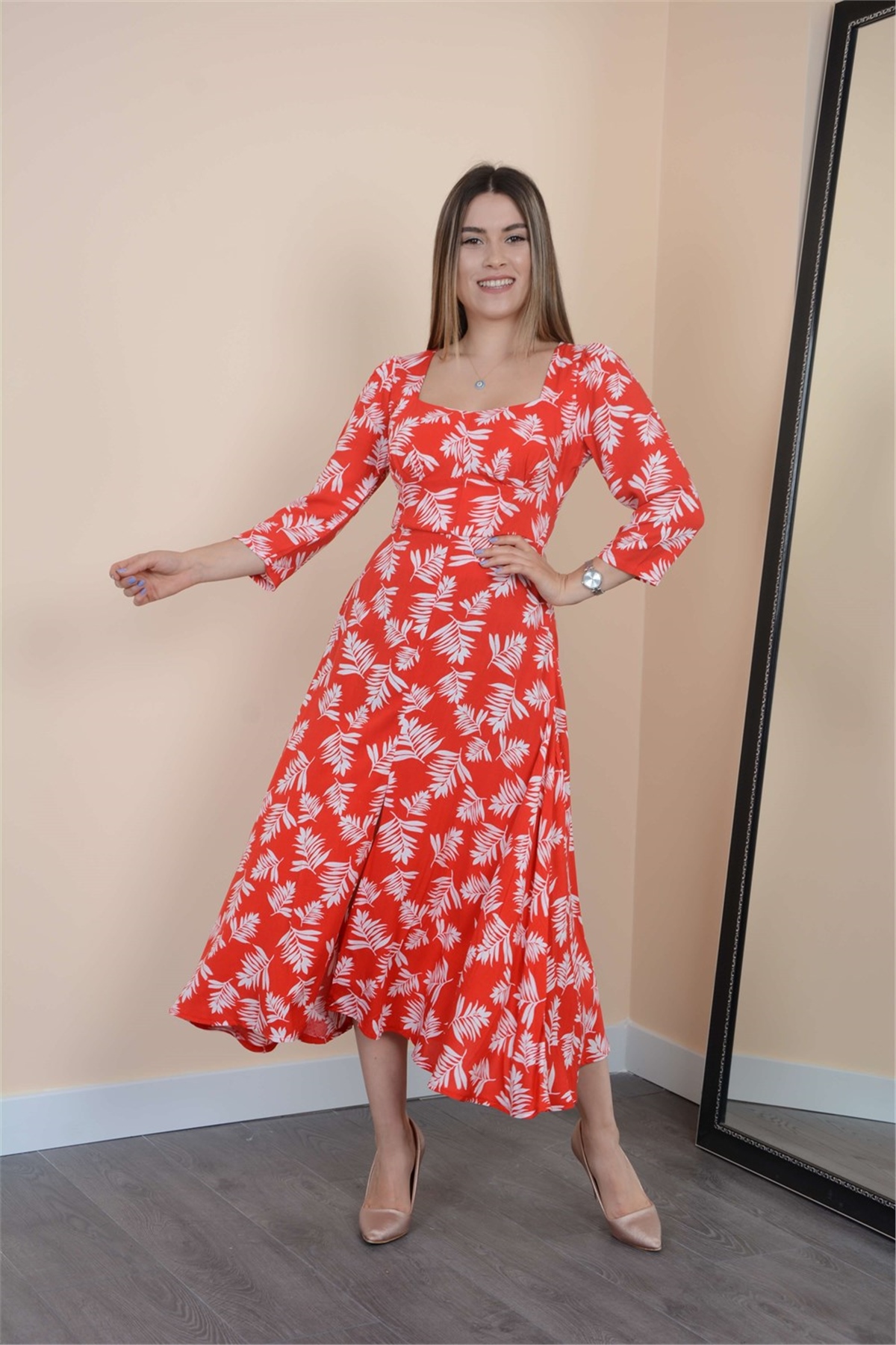 فستان من قماش الفيسكوز بنقشة ورق الشجر - أحمر | Giyim Masalı