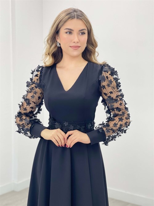Double Kumaş Kolları 3 Boyutlu Çiçekli Elbise - Siyah