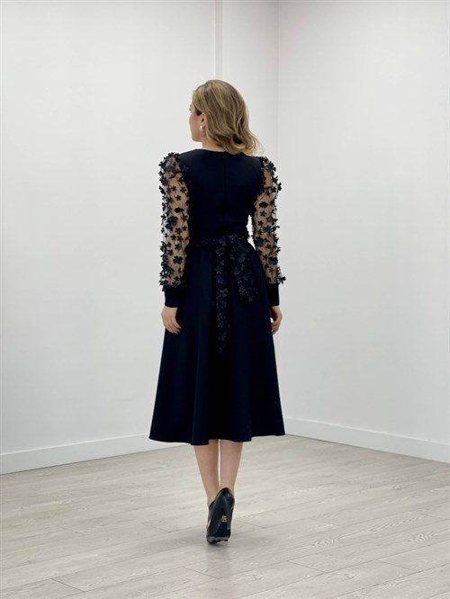 Double Kumaş Kolları 3 Boyutlu Çiçekli Elbise - Siyah