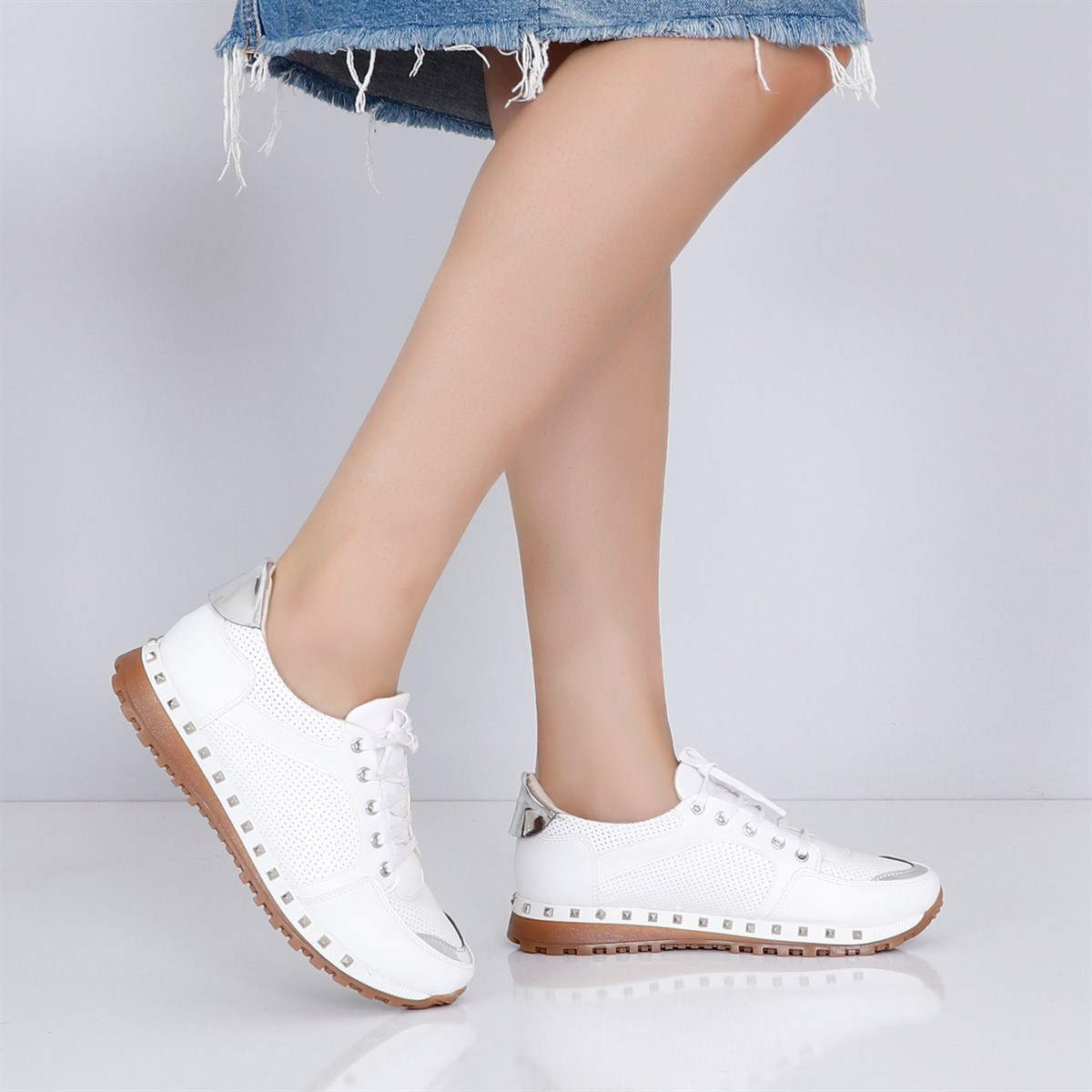 Beyaz Troklu Düz Taban Kadın Spor Ayakkabı 012 Fiyatı ve Modelleri