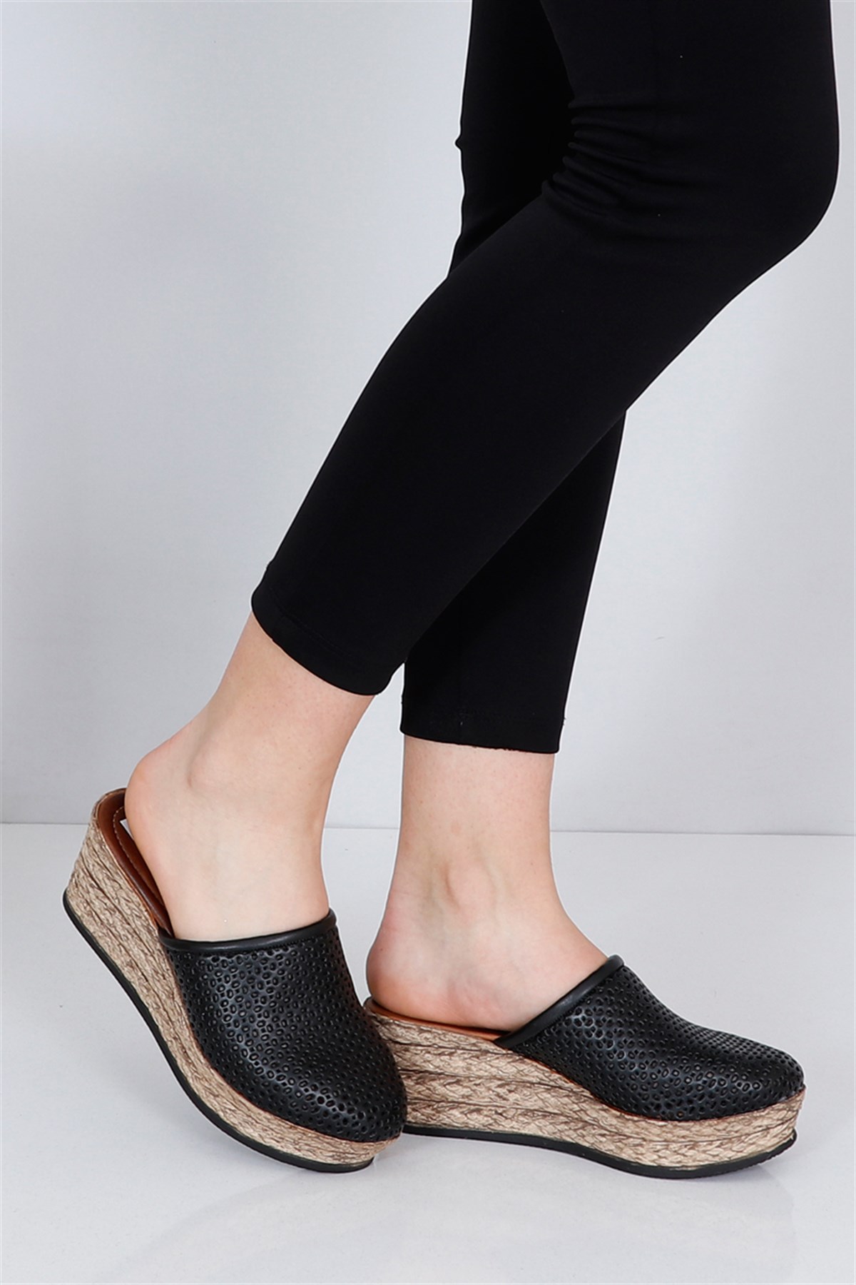 Siyah Dolgu Topuk Kapalı Kadın Terlik 2020-1 K Fiyatı ve Modelleri