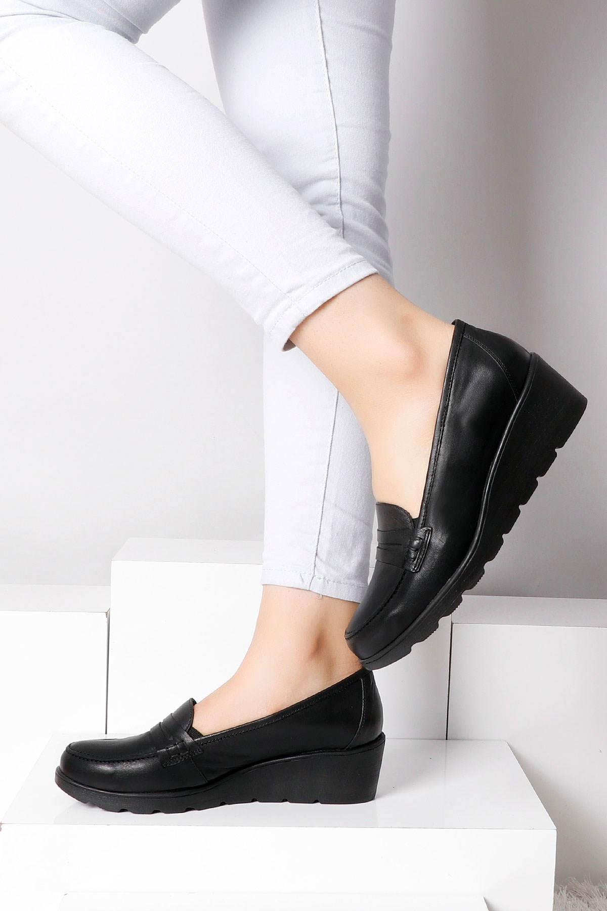 Siyah Hakiki Deri Dolgu Topuk Kadın Ayakkabı 4067 Fiyatı ve Modelleri