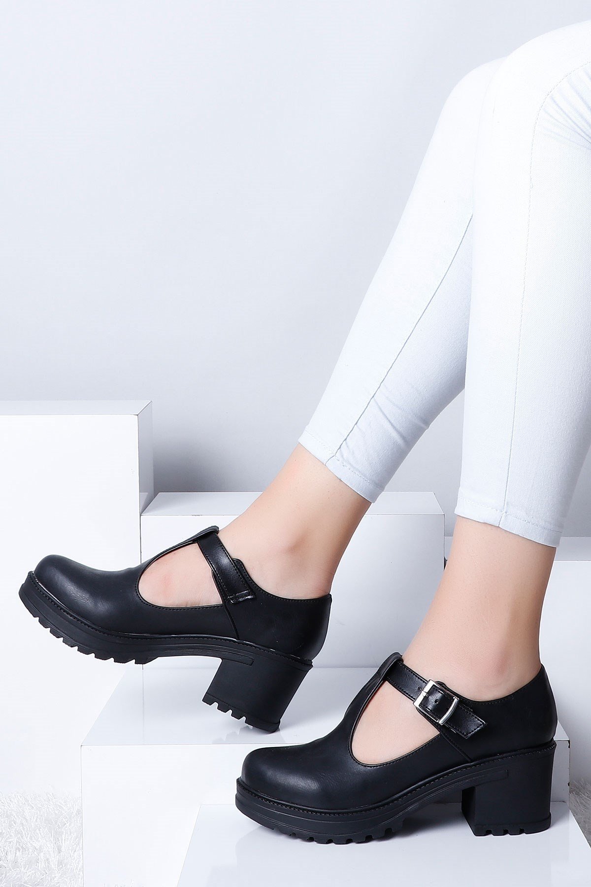 Siyah Kalın Taban Topuklu Kadın Ayakkabı 211 Fiyatı ve Modelleri