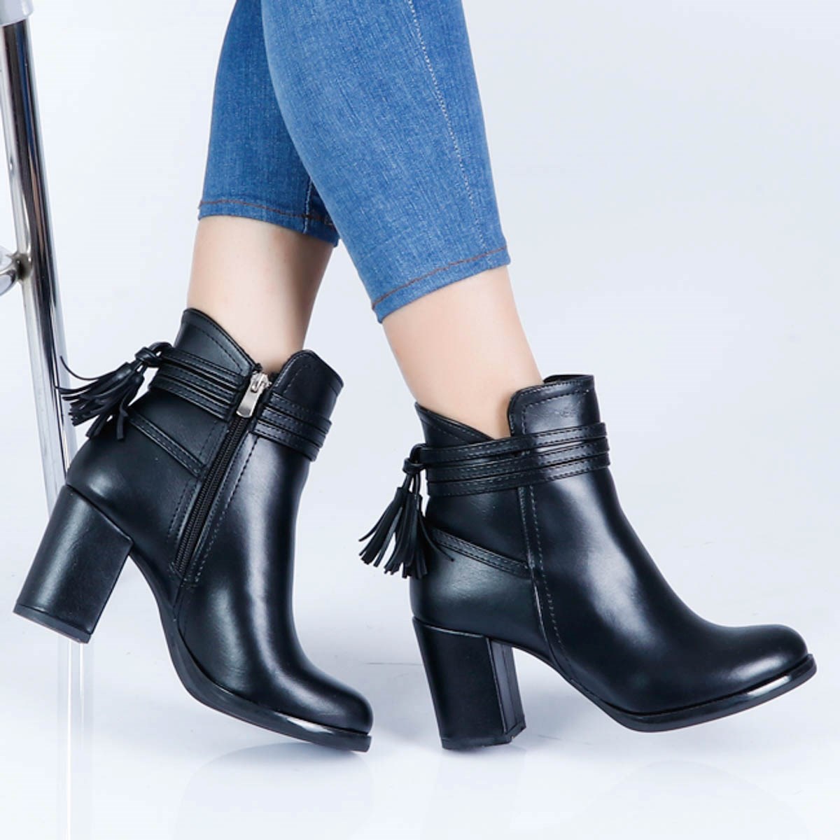 Siyah Kalın Topuklu Kadın Bot 109Y